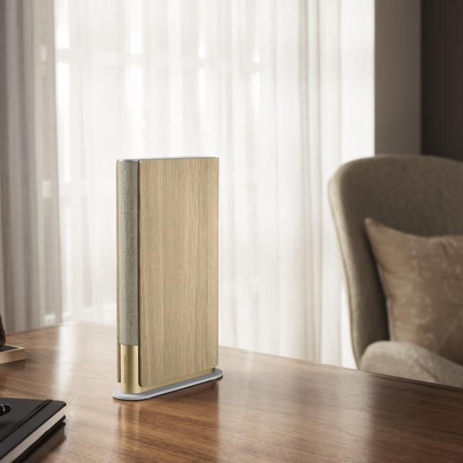 Bang & Olufsen (バングアンドオルフセン) ワイヤレススピーカー Beosound Emerge の写真