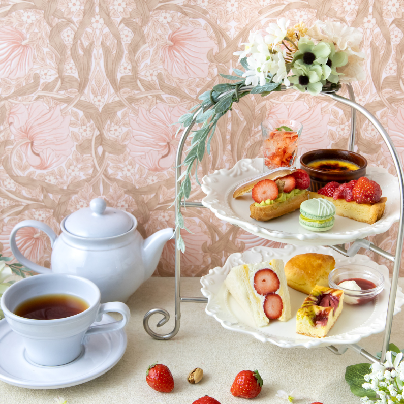 PATISSERIE TOOTH TOOTH（パティスリー・トゥーストゥース）本店【苺とピスタチオのアフタヌーンティーセット】 の写真